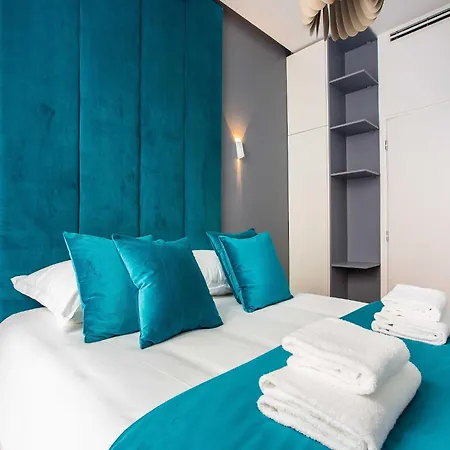 Live Like Real Parisians In The Heart Of Apartment Paris